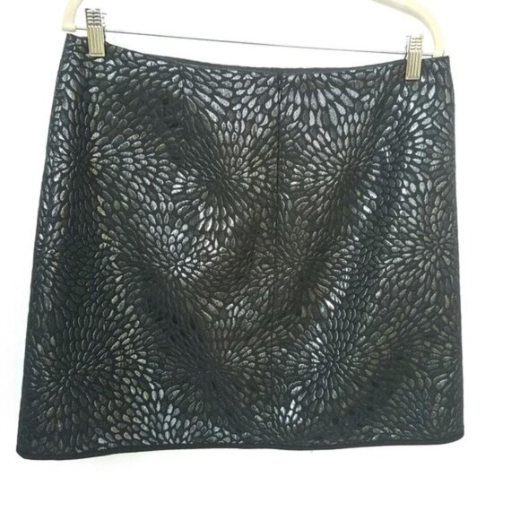 LOFT Skirt Metallic Silver Petal Circular Print Sz 12 - EUC! - Picture 3 of 11